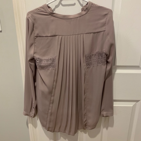 RW & co lilac pleated blouse - Picture 2 of 3